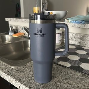 Stanley 40 oz tumbler with handle brand new